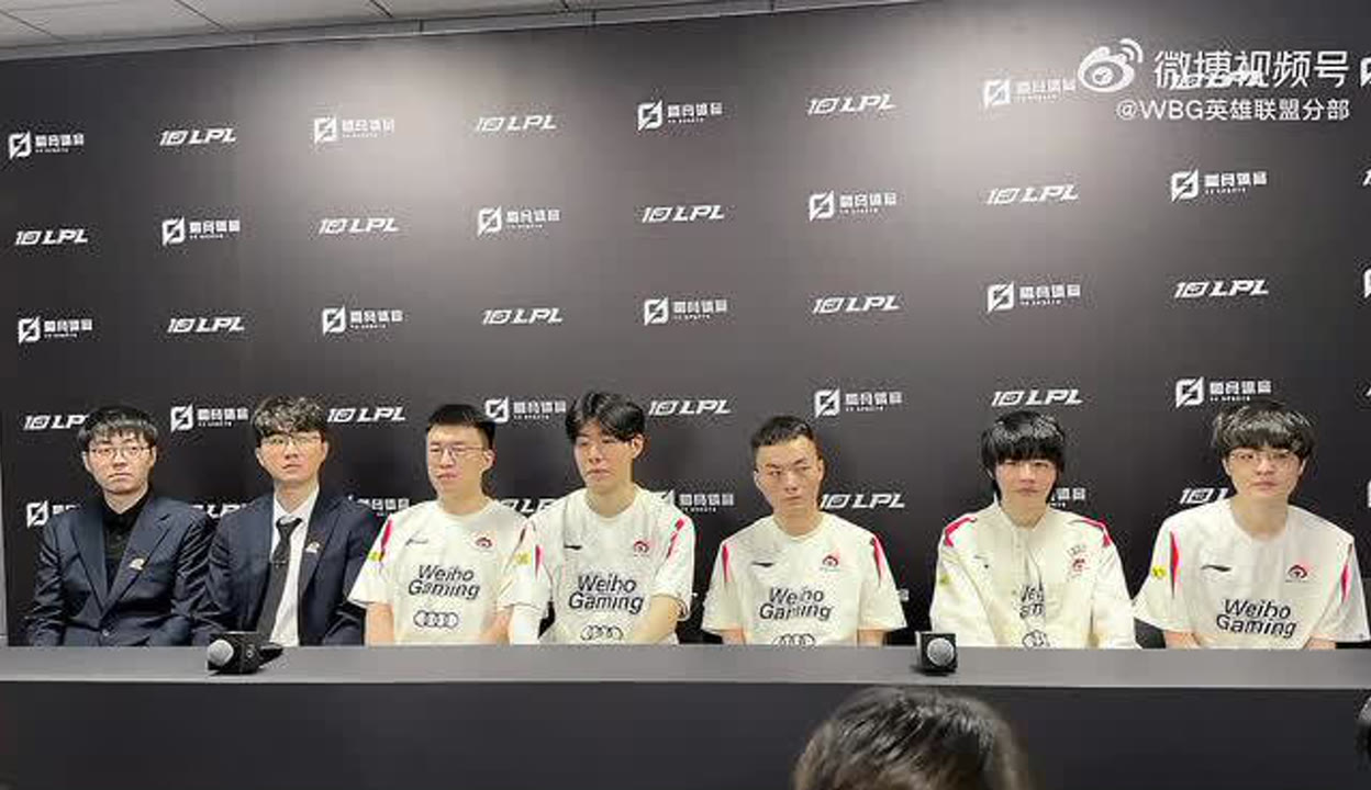 也隐含着对 也隐含着对